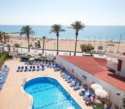 Descubre los hoteles más impresionantes de Benicàssim con vistas al mar, disfruta de la brisa del mar y relájate en tus vacaciones perfectas.