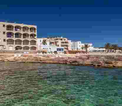 Encuentra los apartamentos en Es Canar con vistas al mar y muy bien situados para unas vacaciones de playa para desconectar de la rutina
