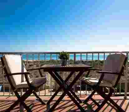 Encuentra los apartamentos en El Perellonet con vistas al mar y muy bien situados para unas vacaciones de playa para desconectar de la rutina