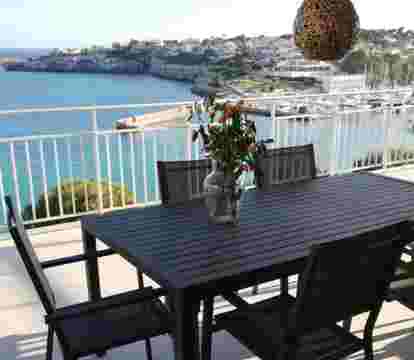 Encuentra los apartamentos en Porto Cristo con vistas al mar y muy bien situados para unas vacaciones de playa para desconectar de la rutina