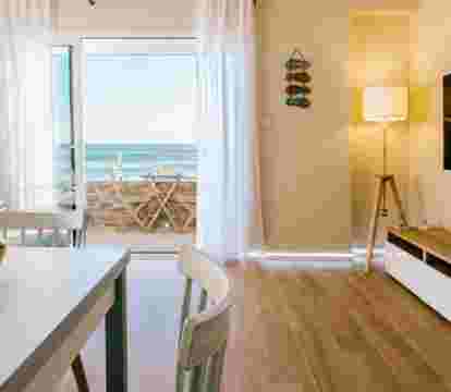 Encuentra los apartamentos en Mareny de Barraquetes (Mareny de Barraquetas) con vistas al mar y muy bien situados para unas vacaciones de playa para desconectar de la rutina